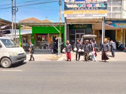 BNPM DPD Jember Gelar Program "Jumat Berbagi", Salurkan 350 Nasi Kotak untuk Warga