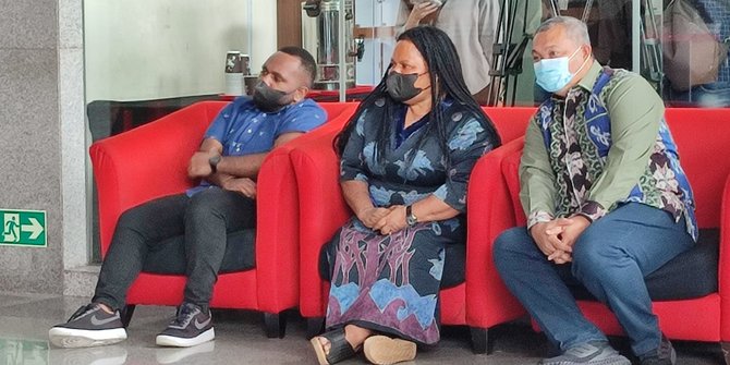 Enam Jam Diperiksa KPK, Istri dan Anak Lukas Enembe Bungkam