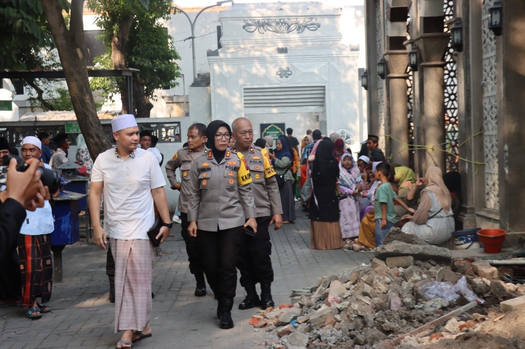 Hari Bhayangkara ke 77 Polres Pelabuhan Tanjung Perak Revitalisasi Wisata Religi Sunan Ampel