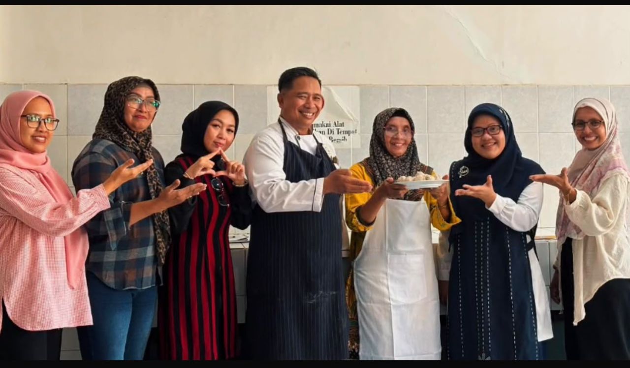 Membumikan Ilmu Kampus: Bagaimana Warung Makan Bu Ulfa Melompati Rantai Kemiskinan