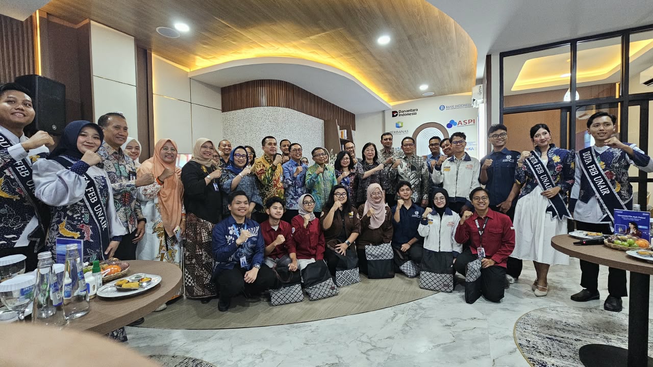 BRI Peduli Dorong Mahasiswa UNAIR Lebih Cakap Bertransaksi Digital